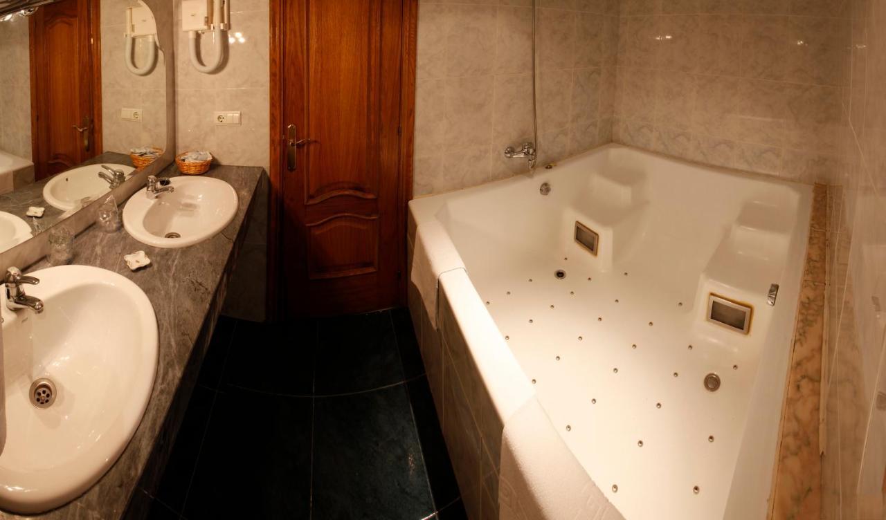 Hotel Park Noia Bagian luar foto